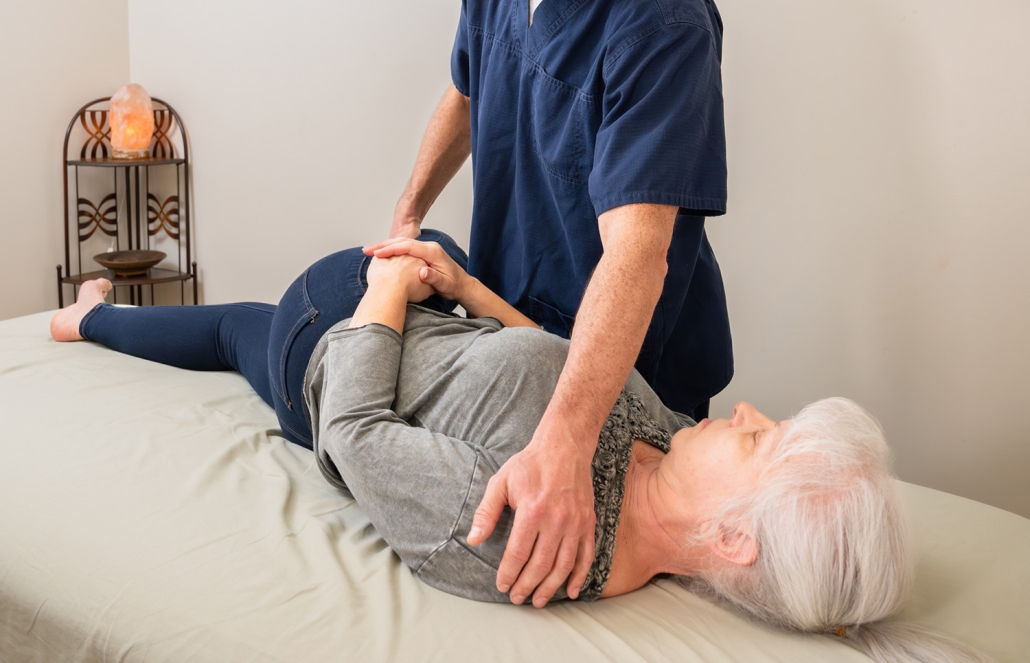 client receiving therapy at Shen Dao Clinic